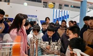 河南洛阳:走进陈冬科技馆 点亮少年航天梦
