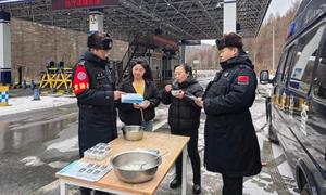 浓情关怀元宵节?普法服务暖民心