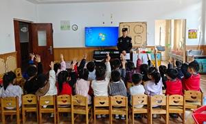 法治春风进校园 护航幼苗助成长