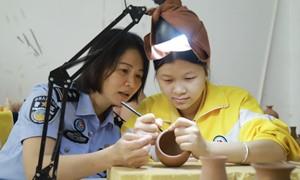 以爱为泥 塑暖童心