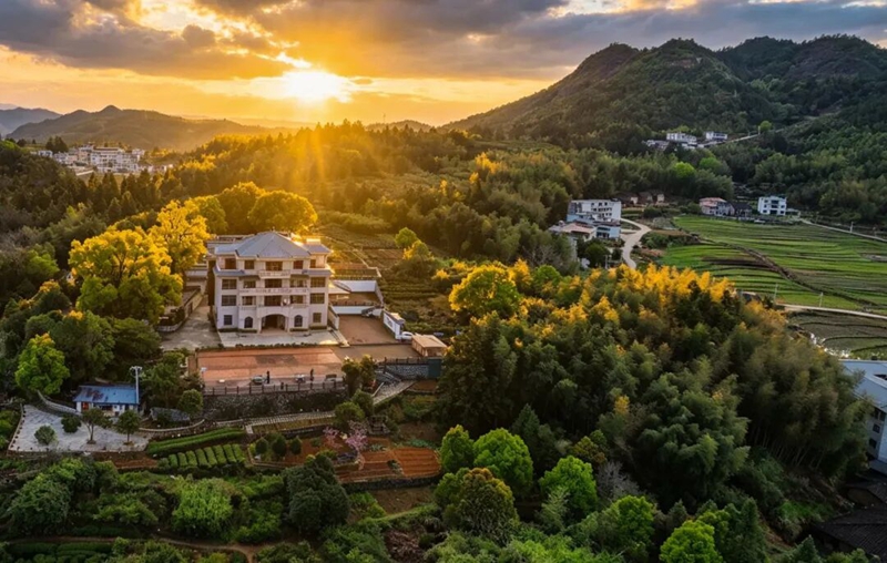 已初具规模的永同惠康养山庄 &nbsp; 陈尔航摄.jpg