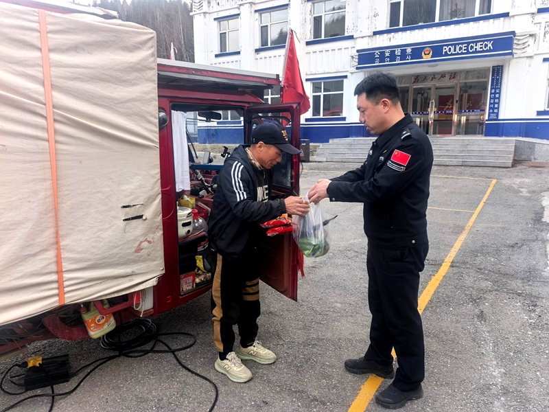 游客旅途遇困求助21.jpg