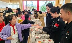 宁波边检站联合驻地单位开展世界读书日“以蔬换书”甬书循环公益活动