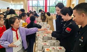 宁波边检站联合驻地单位开展世界读书日“以蔬换书”甬书循环公益活动