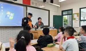 国门书香润童心 警校共读伴成长 