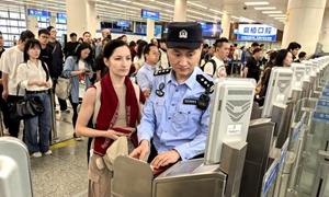 皇岗边检站多措并举保障“清明”假期口岸通关畅顺