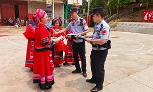 警民同心庆“三月三” 普法固边筑同心