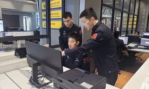 答好“三张卷” 把正确政绩观树立在国门一线