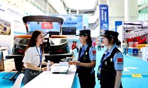 三亚边检站全力护航第六届消博会游艇展顺利举办