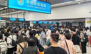 清明归故里 国门暖人心 倾力守护返乡祭祖路