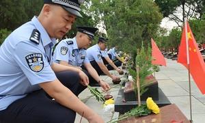 爱店边检站联合开展清明节祭奠革命先烈活动