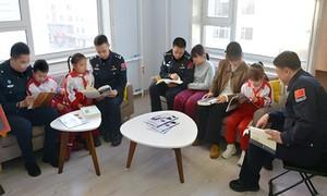 书香伴成长 警娃润童心