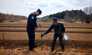 警护春耕暖民心 法护边境筑平安
