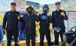 长川边境检查站五一节坚守G331护航边境游