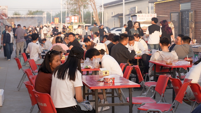 学院街夜市 木了得·哈巴西摄.jpg