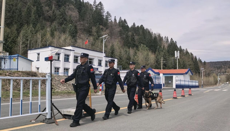 坚守边境一线31.jpg