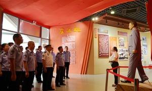 爱店边检站组织民警赴龙州开展红色教育