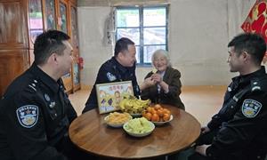 边陲警营里的“母子”情