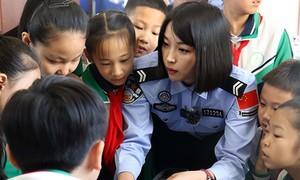 警营零距离 童心护边关