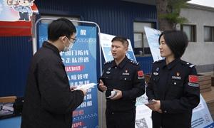 边检送法进社区 文旅推介暖人心
