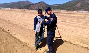 芦果边境派出所做好“田间警务”工作