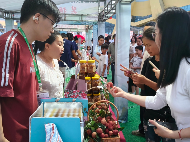 “灵供优品”市集现场.jpg “灵供优品”市集现场.jpg