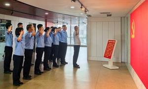 皇岗边检站两个执勤队党支部联合开展迎“七一”主题党日活动