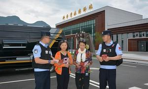  藏蓝“警”色守护游客最长时光