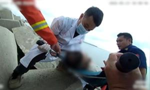 海边游玩遇险 警民合力营救
