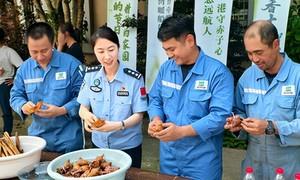 粽叶飘香迎端午 文化交融暖海员