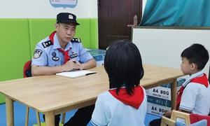 从“警察蓝”到“红领巾”引路人
