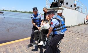 萝北边检站开通“绿色通道”救助中国籍受伤旅客