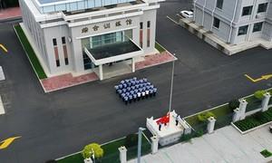 南坪边检站举办“红心映边疆 温情庆华诞”主题党日活动