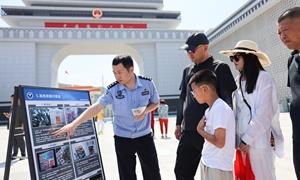 图们边检站开展“6·26”国际禁毒日普法宣传活动