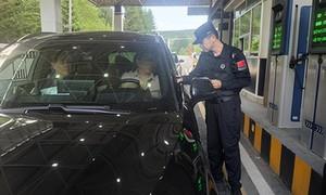 长白镇边境检查站开展6·26国际禁毒日主题宣传活动