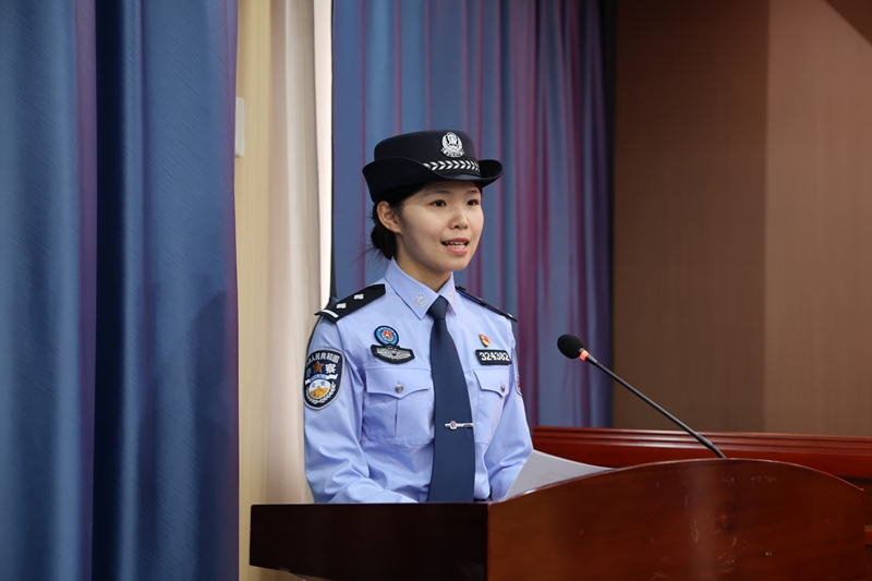 民警龙先锦分享“优秀党务工作者”获奖感言 向希旺摄.JPG