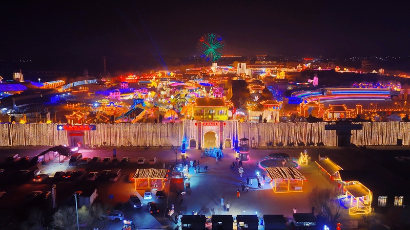 包头古城文化旅游区 沉浸夜游点亮城市夜生活（邓宇沛∕摄）.jpg