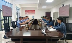 警察蓝+电力蓝 三江之畔添“新CP”