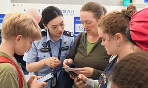 暑运客流涌国门 桂林边检护航入境热潮