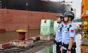 钦州边检精准高效通关 助力驻地外贸突破401亿元