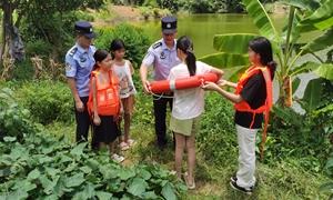 友谊关边境派出所深入辖区开展防溺水宣传活动