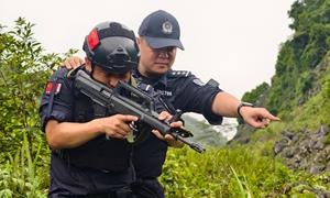 发疯水牛连伤两人 民警深山寻踪果断击毙