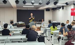 书屋搭台传雅乐 乡贤归乡授佳音
