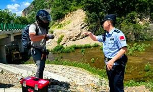 界河岸边普法忙 守边护安筑屏障