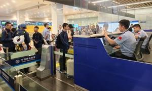 温州机场边检站开通“赛事专用通道” 保障跨境足球队高效通关