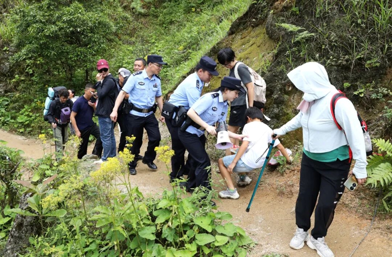 茶坪上的“藏青蓝”51.jpg