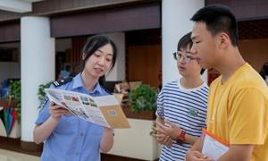 普法进社区 防线入民心