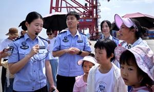研学少年走进穿山港区 近距离感受智慧港口魅力