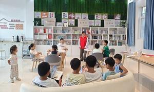 家门口的“暑托书屋”点亮孩子快乐假期