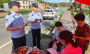 面对面普法宣传 守好群众“钱袋子”